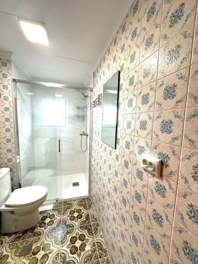 Apartamento a 200 mertos del puerto de Torrevieja con 3 dorm. 1baño. con superficie de 93 m2. — 7