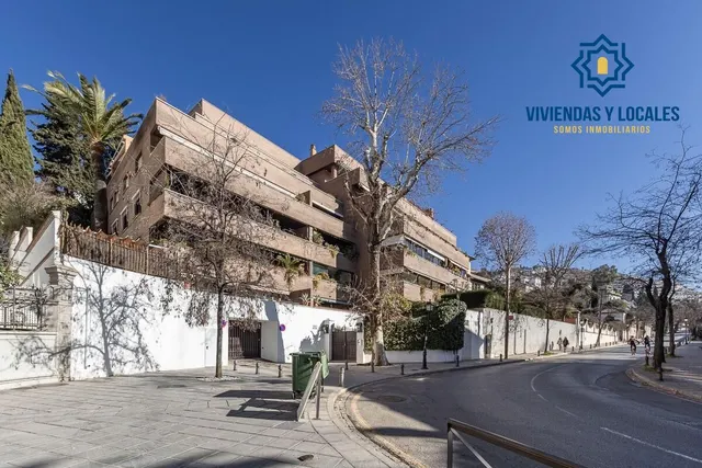 EXCLUSIVO PISO CON JARDÍN PRIVATIVO EN UNA DE LAS MEJORES URBANIZACIONES DE GRANADA — 49
