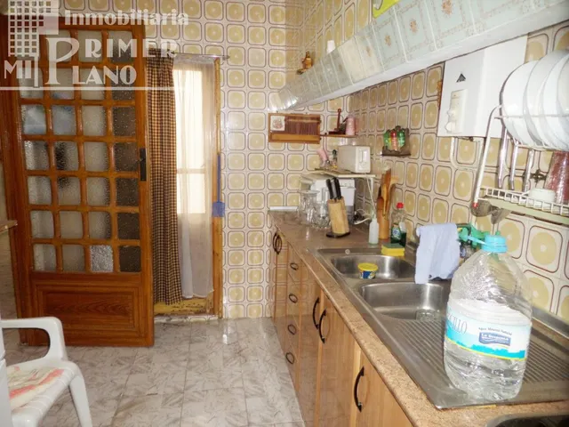 *Casa de dos plantas en la zona centro de Tomelloso que cuen - foto 2