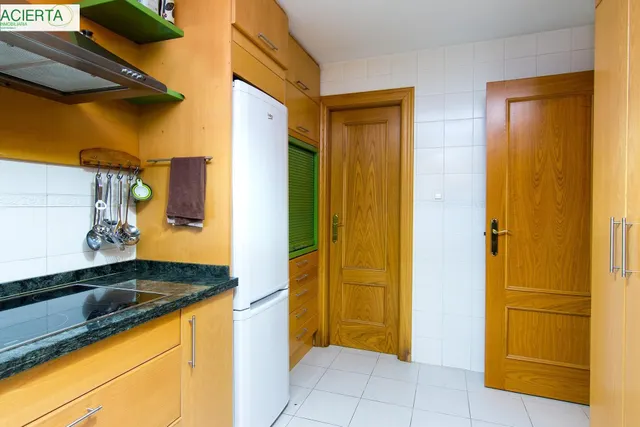 Piso de dos dormitorios con garaje en cuesta Escoriaza — 11