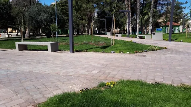 Plazas de garaje en venta en La Pobla de Vallbona - foto 5