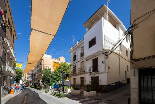 Casa para reformar en el centro de Lanjarón con gran potenci - foto 4