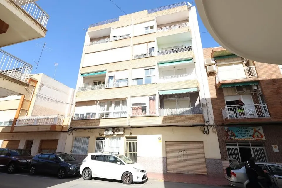 Apartamento en el centro de Torrevieja 3 dormitorios. 1 baños.