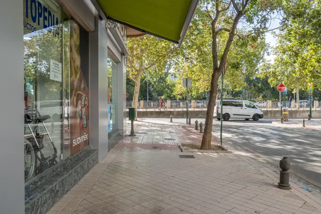 Plaza de garaje cerrado con estanterías en parque Genil cerca de Hospital La Inmaculada — 27