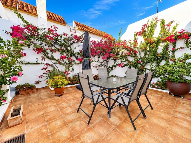 Casa de una sola planta con patio y azotea en Calle San Migu