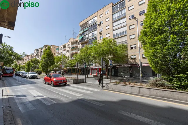 Piso con terraza y gran potencial junto a Camino de Ronda — 44