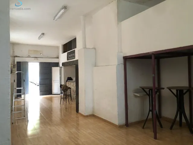 Local en venta con posibilidad de convertir a vivienda. — 12