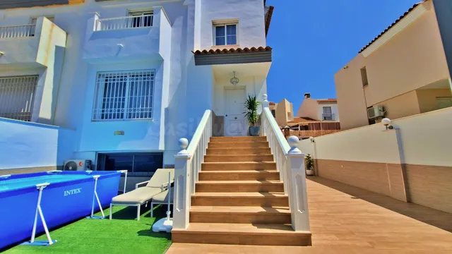 Pareado reformado con amplio semisótano, gran zona exterior  - foto 5