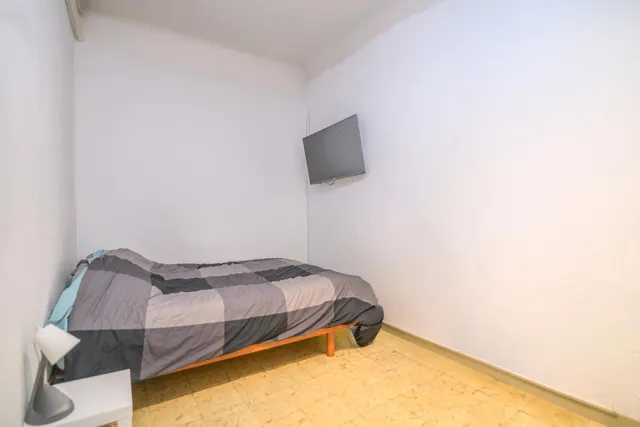 ¡Oportunidad única para inversores! Piso con alta rentabilidad e inquilino solvente en el centro de Manresa — 18