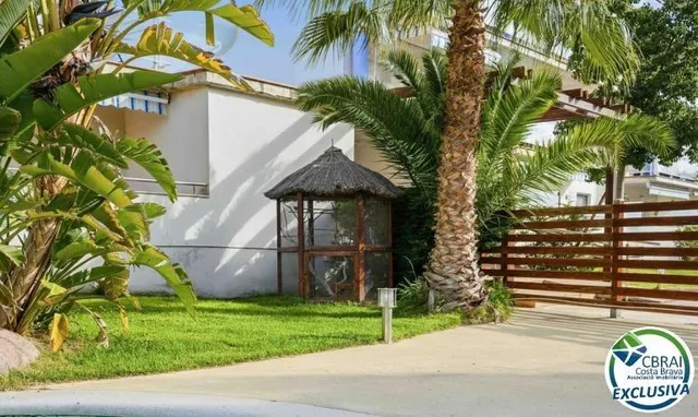 Ático de 61 m2, con 60 m2 de terraza-solarium, LICENCIA TURISTICA. — 43