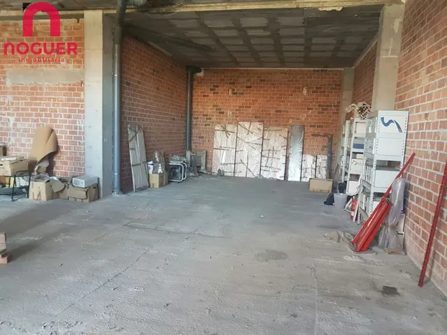 LOCAL COMERCIAL DIAFANO EN ALQUILER CON PLAZA DE PARKING — 2
