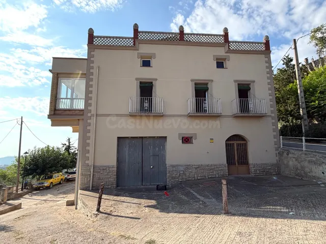 Una casa con espacio, vistas y mil posibilidades en Argençol