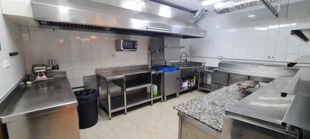 LOCAL EN LLOGUER (TRASPÀS DE NEGOCI) — 17