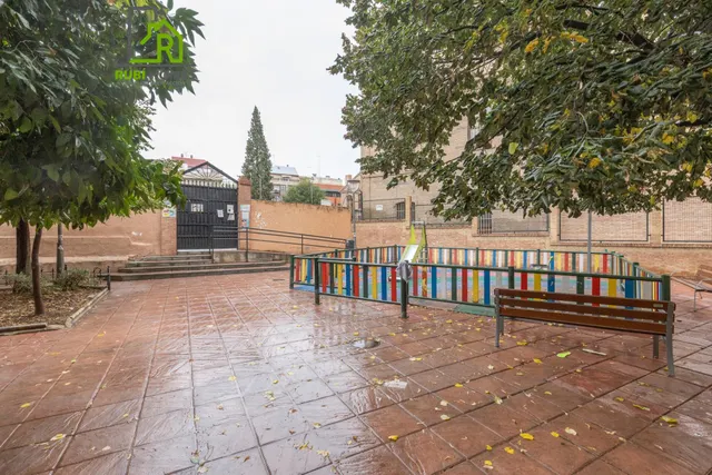 Local comercial en venta en calle agustina de aragón — 24