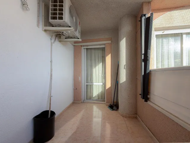 Fantastico atico con amplia terraza y piscina comunitaria, esta semi reformado — 12