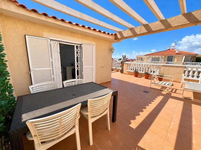 Vivienda con amplio solárium privado en Zeniamar VI – Orihuela Costa — 28