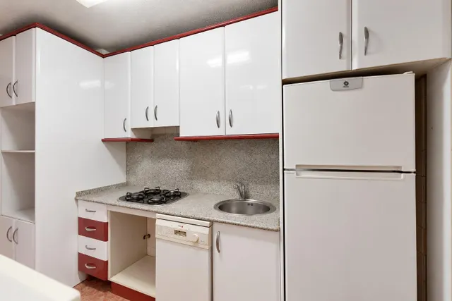 Piso exterior de 111 m2 con 4 dormitorios, garaje y trastero en Av Juan Antonio Perea — 24