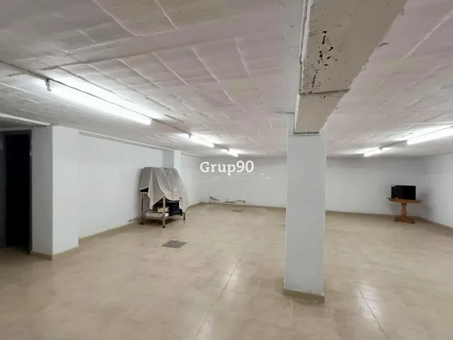 Local comercial a pie de calle de 240m2 en Zona Instituts — 28