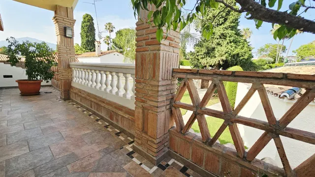 Encantador Chalet de 2 Plantas con Amplios Espacios y Terrazas — 47
