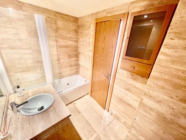 Muy buen piso de 4 Dorm. en Av. Oscar Espla — 32