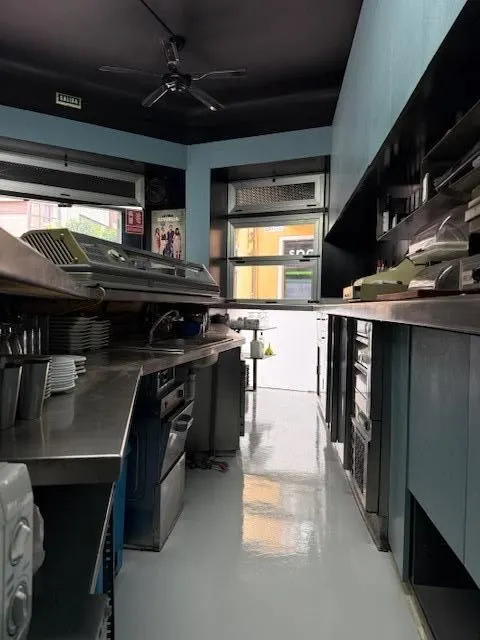 SE VENDE LOCAL TOTALMENTE INSTALADO PARA BAR — 7