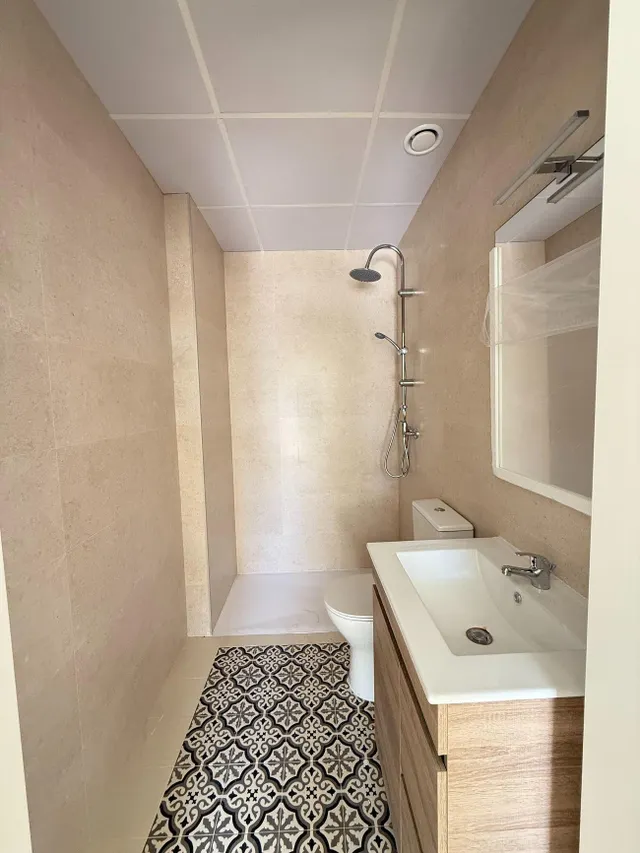 Ático de 1 dormitorio totalmente reformado — 16