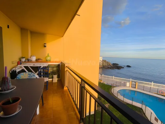 Frontal al Mar: Vivienda Única en Primeraísima Línea con Vis - foto 5