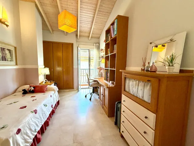 Chalet adosado esquinero con jardín privado, terrazas y garaje doble en La Patacona — 31