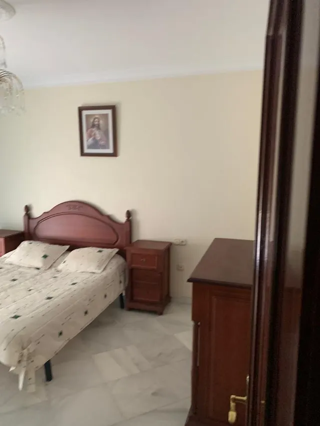 Gran casa con garajes y local comercial — 22
