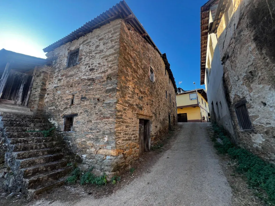 CASA DE PIEDRA PARA RESTAURAR