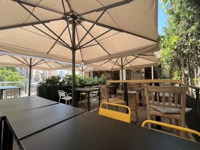 BAR RESTAURANTE con salida de humos y terraza — 6