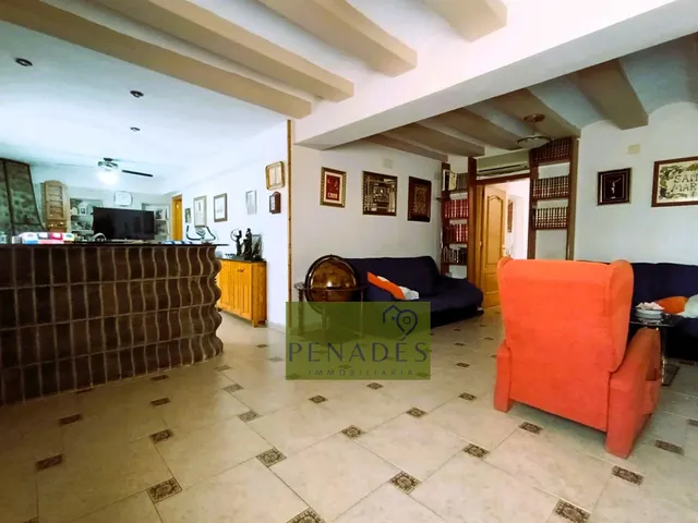 GRAN CASA A 3 MIN DE LA CIUDAD — 11