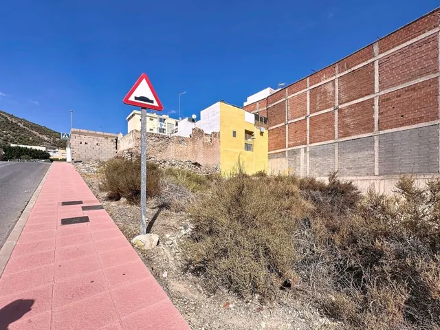 Oportunidad Única: Terreno Urbano en el Corazón de Alhama de - foto 4