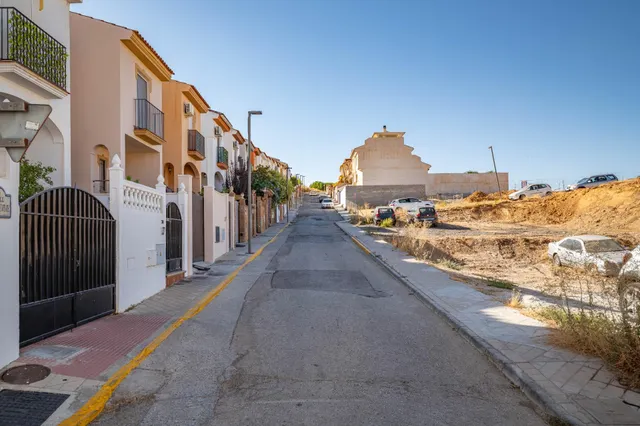 OPORTUNIDAD: SOLAR RESIDENCIAL EN EL CINTURÓN METROPOLITANO DE GRANADA, EN OTURA — 17