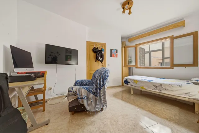 Planta baja en sonservera con patio y parking — 18