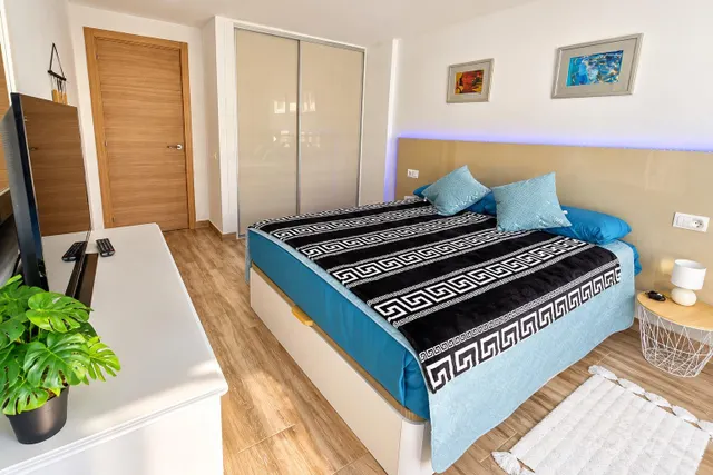 Apartamento con encanto de 1 dormitorio, buhardilla y terraza en Los Cristianos — 11