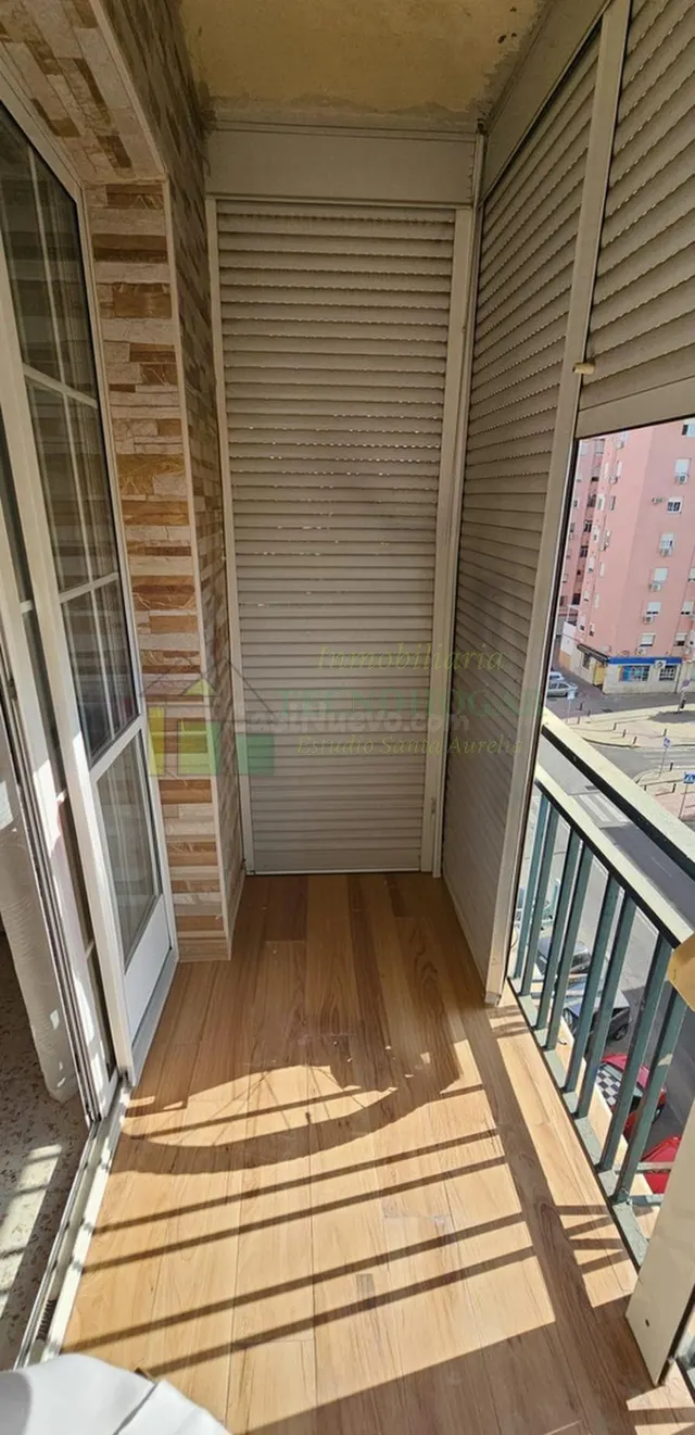 Amplio piso de 3 dormitorios con terraza en Parque Alcosa - foto 4