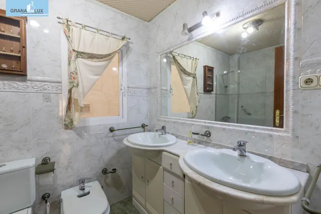 Amplia vivienda en pleno centro de Granada — 23