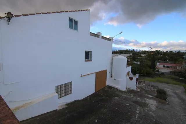 VILLA EN PIEGALLINA CON NAVE Y ALMACENES — 22