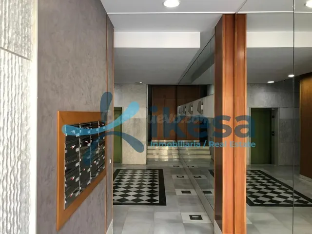 Se vende Oficina con 4 despachos muy céntrica, en la localid - foto 4