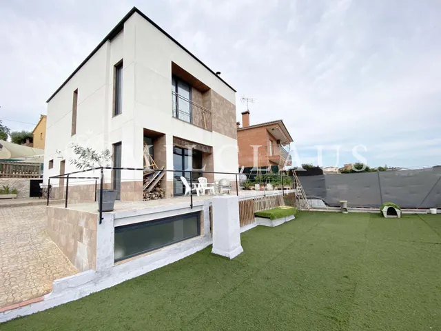 Casa o chalet independiente en venta en Calle d'Enric Morera — 9