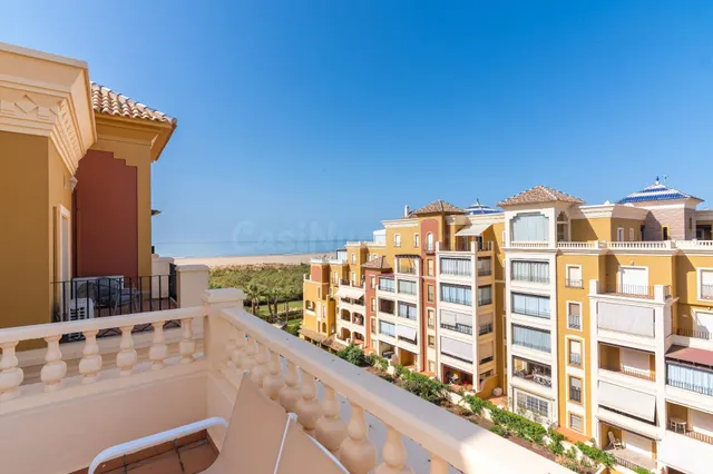 Ático de 3 dormitorios con vistas al mar, gran solárium y ga
