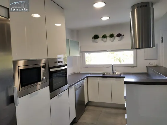 Grupo la Noria Vende Chalet Urbano de 370m2 a pocos km de Albacete. — 38