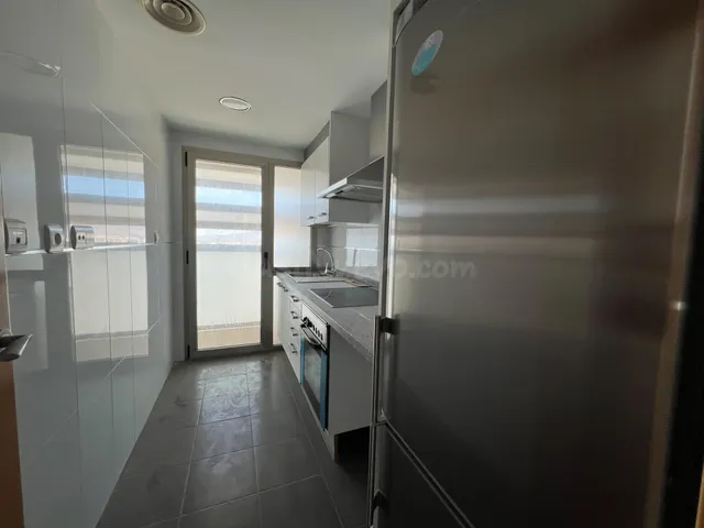 SE VENDE APARTAMENTO CON VISTAS MAGNIFICAS AL MAR NUEVO A ES - foto 4