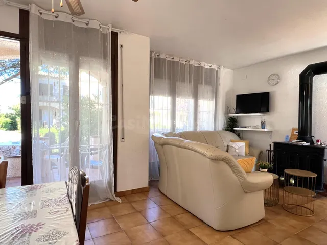 Casa adosada esquinera con jardín a pocos metros del mar - foto 4