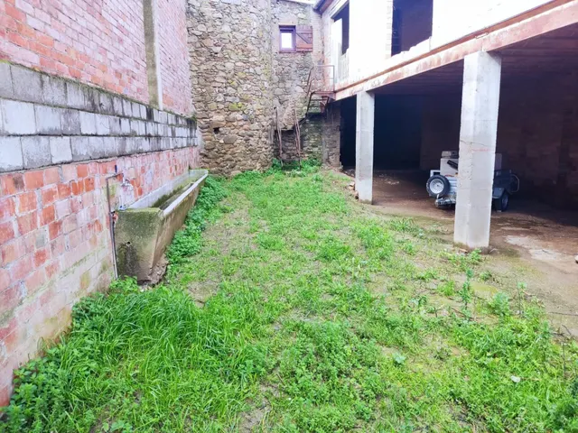 Almacén urbano de 256 m2 con posibilidad de construir 2 vivi - foto 5