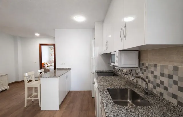 Piso reformado, amplio y luminoso cerca del mar — 10