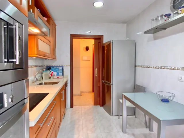 PISO RENTA LIBRE MUY LUMINOSO CON GARAJE Y 3 DORMITORIOS MUY BIEN SITUADO EN AVDA. PUERTA DEL SUR — 11
