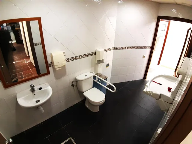 Amplio Local Comercial de 600 m2 en Ubicación Estratégica de Calahonda Baja — 34