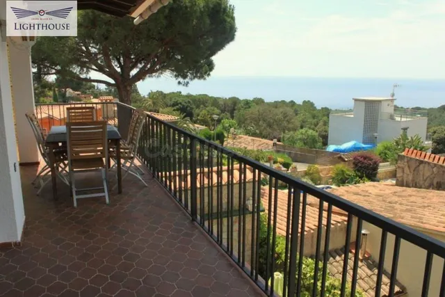 Casa en venta en urbanización de Cala Canyelles. - foto 2